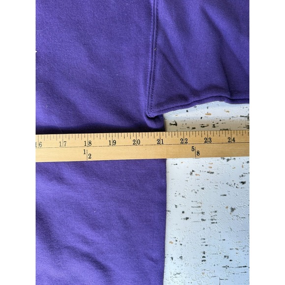 VTG Womens Sz Medium HANES Purple Polar Bears Crewneck Pullover Sweater - Picture 4 of 7